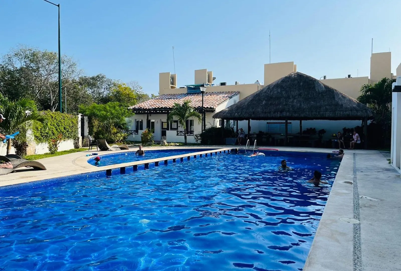 Amplio Apartamento De 2 Dormitorios En Playa Del Carmen contacts
